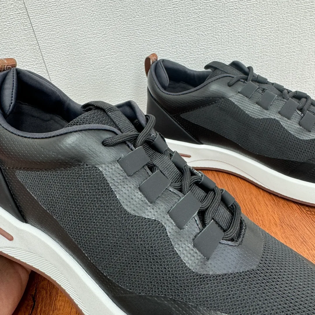 Batch 760 Loro Piana mesh cowhide stitching casual sports men's shoes LP jogging shoes OEM original soles feel free to enter the counter! This casual shoe is knitted from Wind fiber, giving it a unique three-dimensional effect. The unique silhouette narrows slightly at the midsection and is embellished with nappa leather details. The lightweight rubber sole and studs on the edge enhance traction and stability, and functional details full of modern aesthetics add a sporty style to the shoe. The upper uses a hot-melt edge-sealing process. The lightweight technical material of the Kummel-colored rubber outsole is inlaid with cushioning pads on the inside of the sole to distribute the weight more evenly and reduce the load during walking. The leather eyelets are directly set on the upper fixed to the sole to ensure stability. The rear is equipped with cushioning pads to improve wearing comfort. The full package of the counter comes with a shoelace insole. Multiple colors available! Fabric: 100% nylon Decoration: 100% cow leather Accessories: 100% polyurethane Size: 39-40-41-42-43-44 Standard leather shoe size (38/45 can be customized and returns and exchanges are not supported) Item number: FAM1718 Black